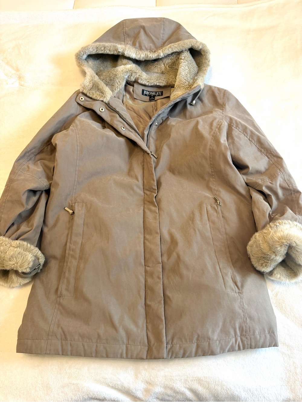 VTG Bromley Sport Women's Tan Faux Fur Trim Hooded Parka Jacket